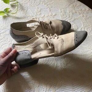 Boutique 9 Two Tone Leather Wingtip Cut Out Oxford Flats Grey Cream Womens 7